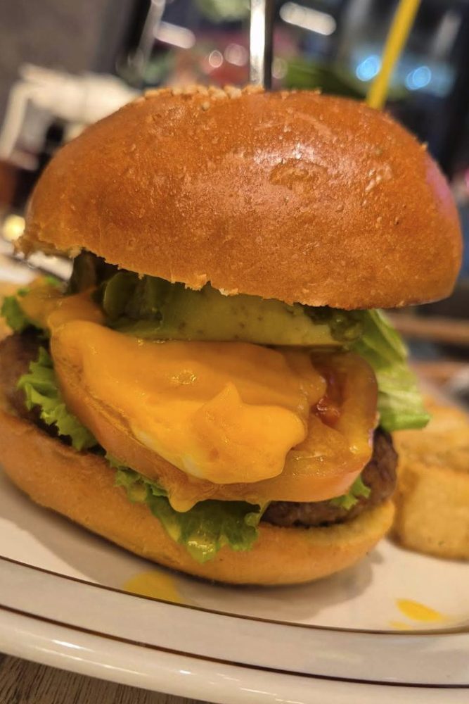 ハンターシーリングファン　HFC-72　設置画像　Eggs ’n Things Coffee センテラス天文館店