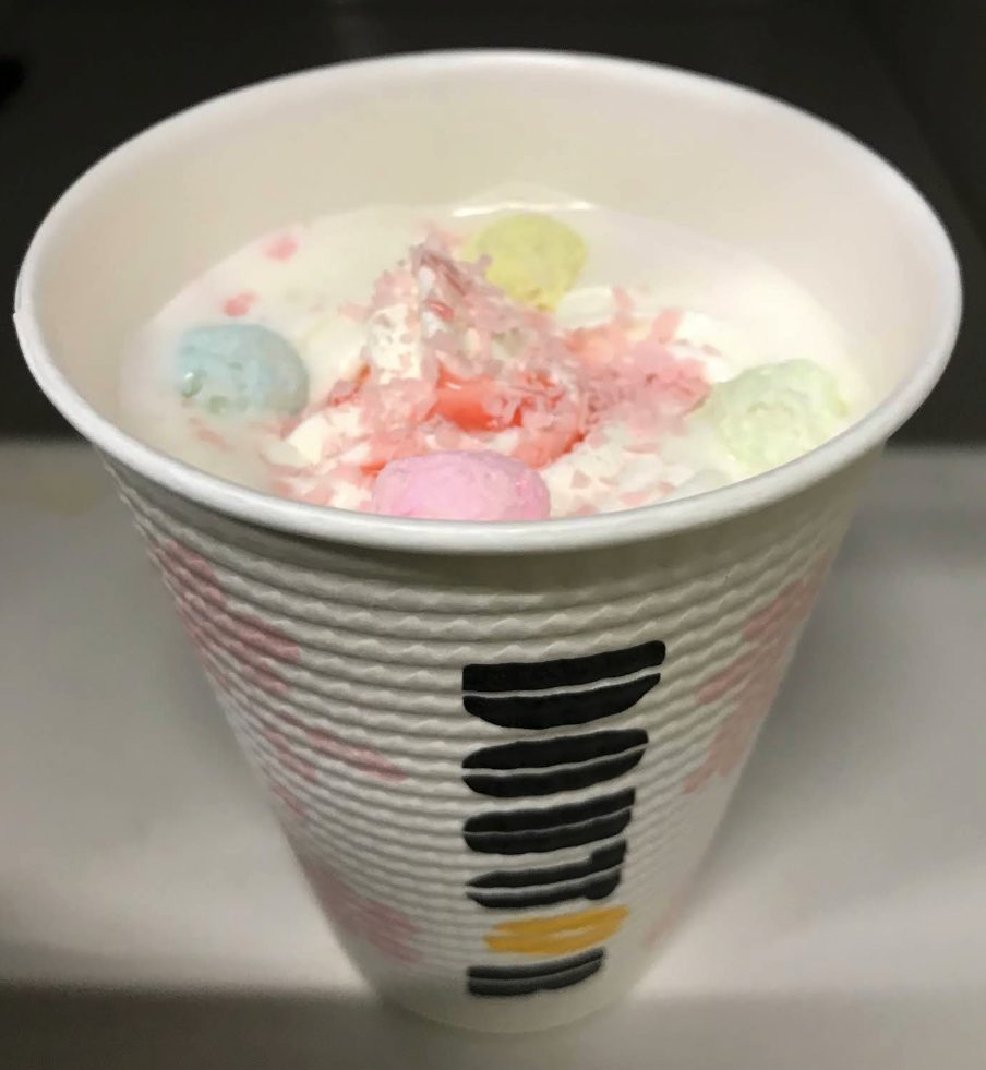 ケニコット　ホワイト　2台　ハンターシーリングファン画像　ドトールコーヒー　大船　ルミネウィング店