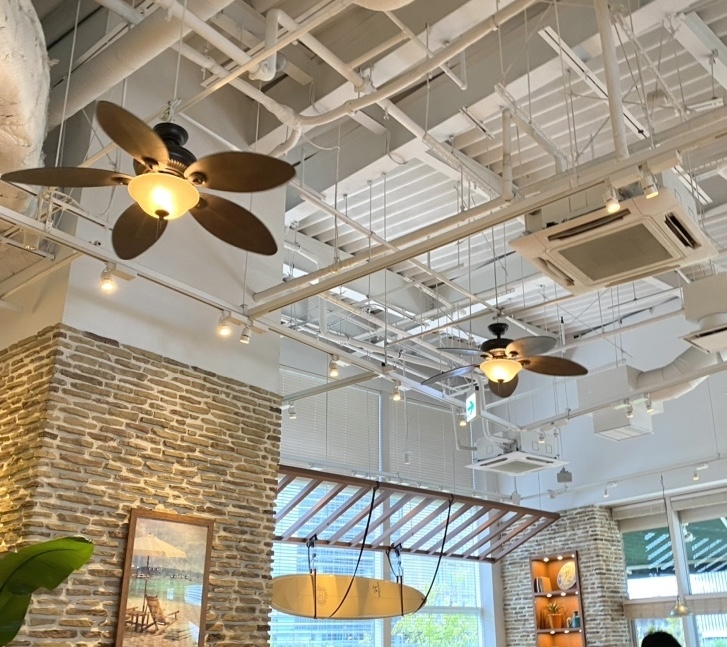 ハンターシーリングファン　グランドケイマン　設置　画像　Eggs 'n Things ラゾーナ川崎店