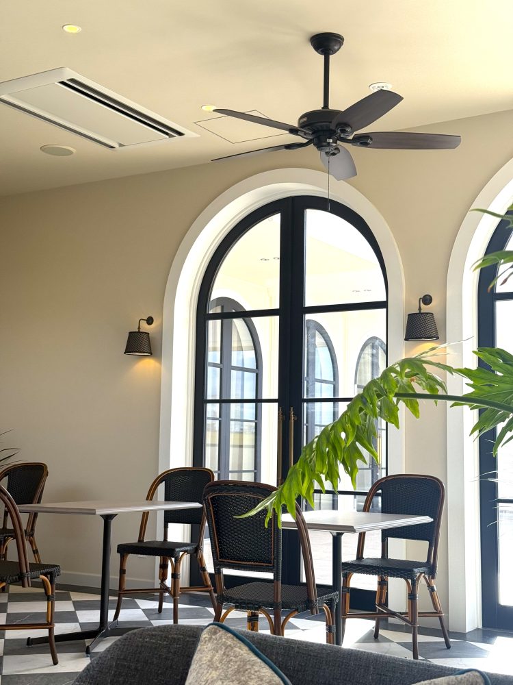 メゾン アムシュティー　　　ハンターシーリングファン　ビルダーエリート　ニューブロンズ　設置　画像