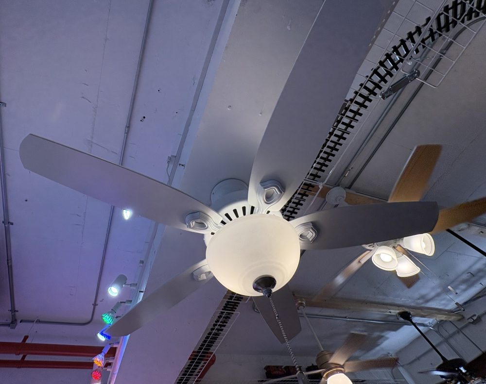 ハンターシーリングファン　ビルダーエリート　ボウルライト取付け　　大阪空堀ショールーム